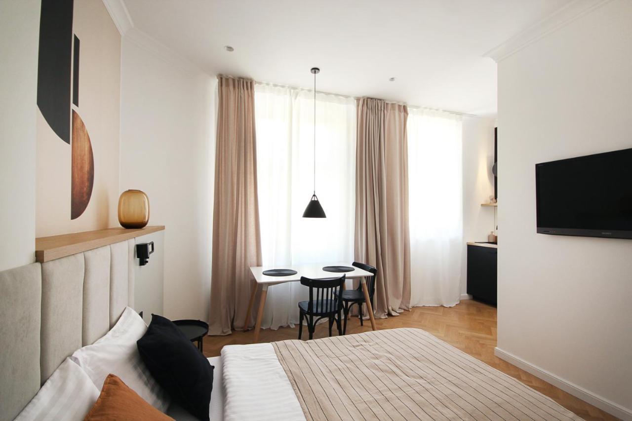 Deluxe Studio
